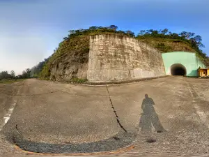 Hầm đường bộ A Roàng 1