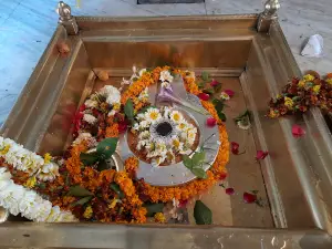 Shri Rameshwar Mahadev Temple - Kashi Panchkroshi II (Halt No: 3)