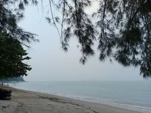 Teluk Senangin Beach (Pantai Peranginan Teluk Senangin)