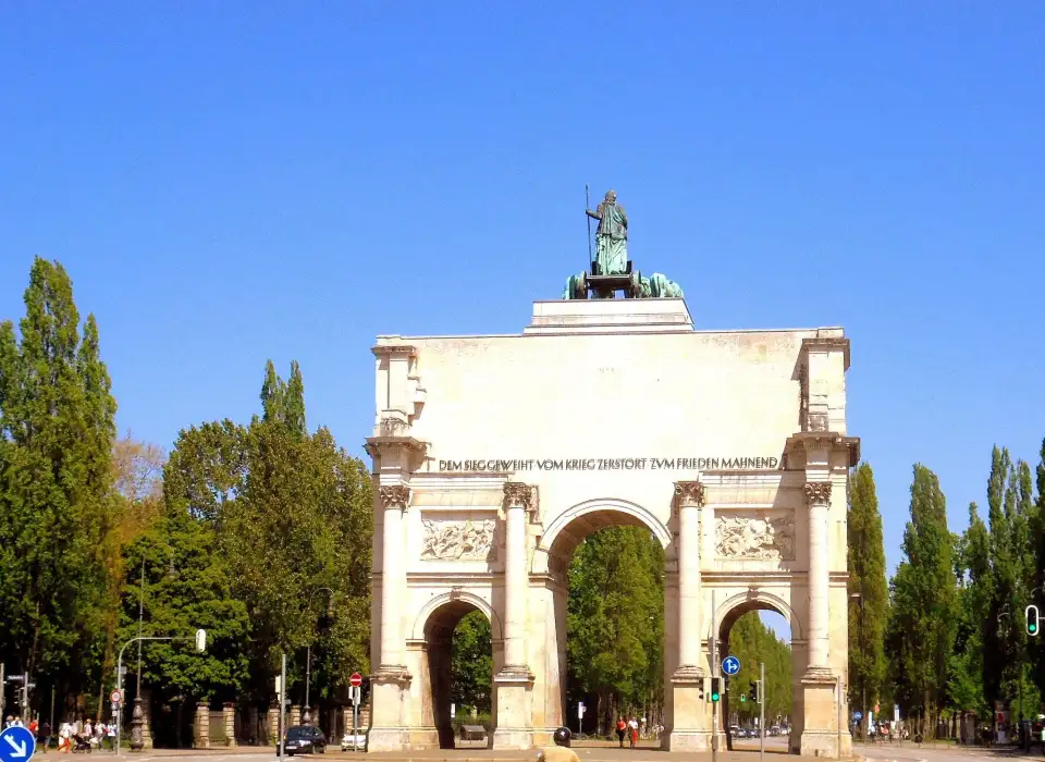4_Siegestor