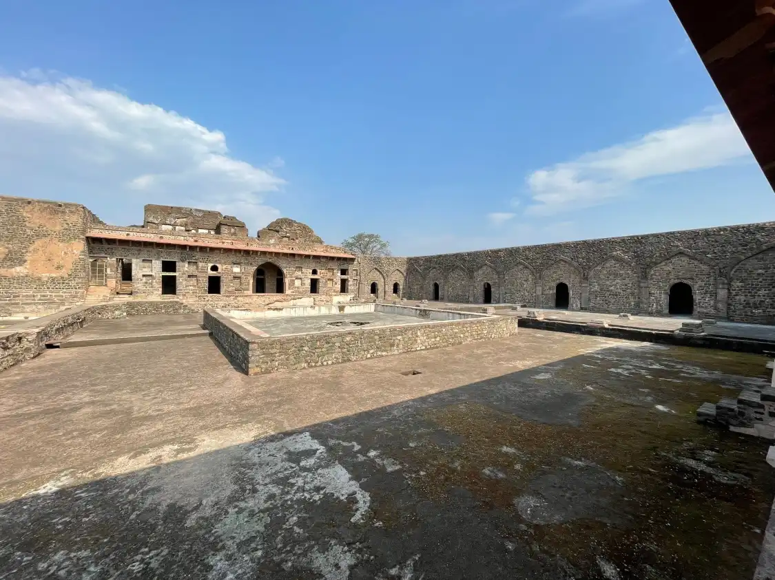 Hotels near Nahar Jharokha