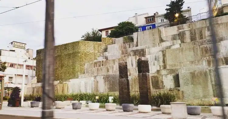 Hotels in der Nähe von Swimming Stones Sculpture