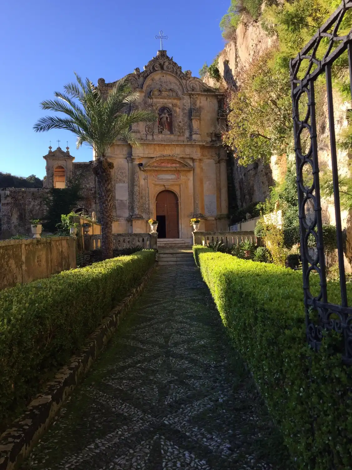 Отели рядом с достопримечательностью «San Corrado fuori le mura»