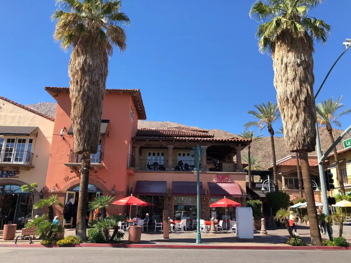 Hotels near Sonny Bono Statue