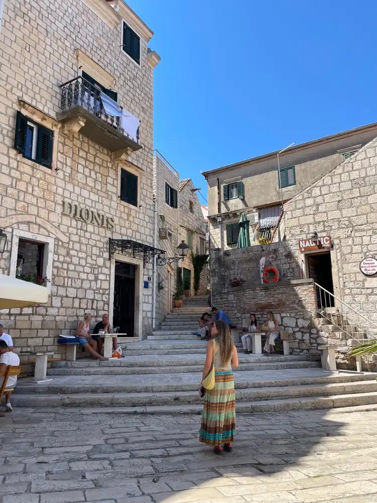 Hotels near Vis