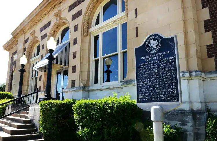 Hotels near Landmark on Lee Street