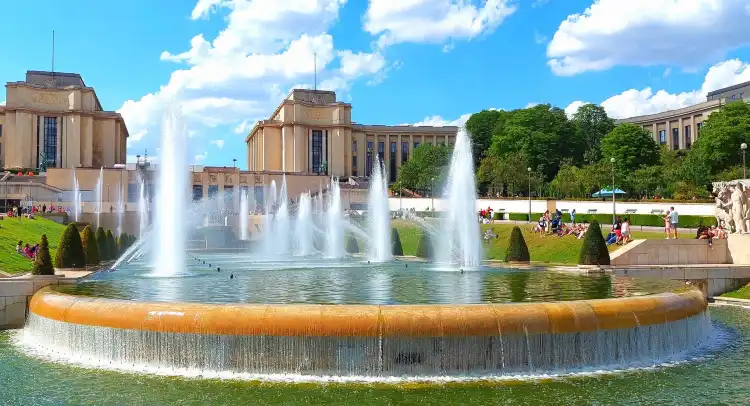 Hotels near Fontaine du Trocadero
