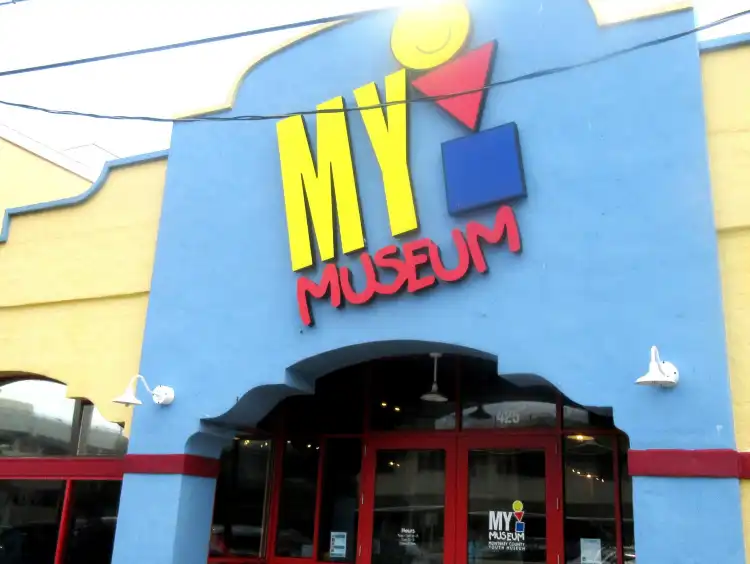 Các khách sạn gần Monterey County Youth Museum