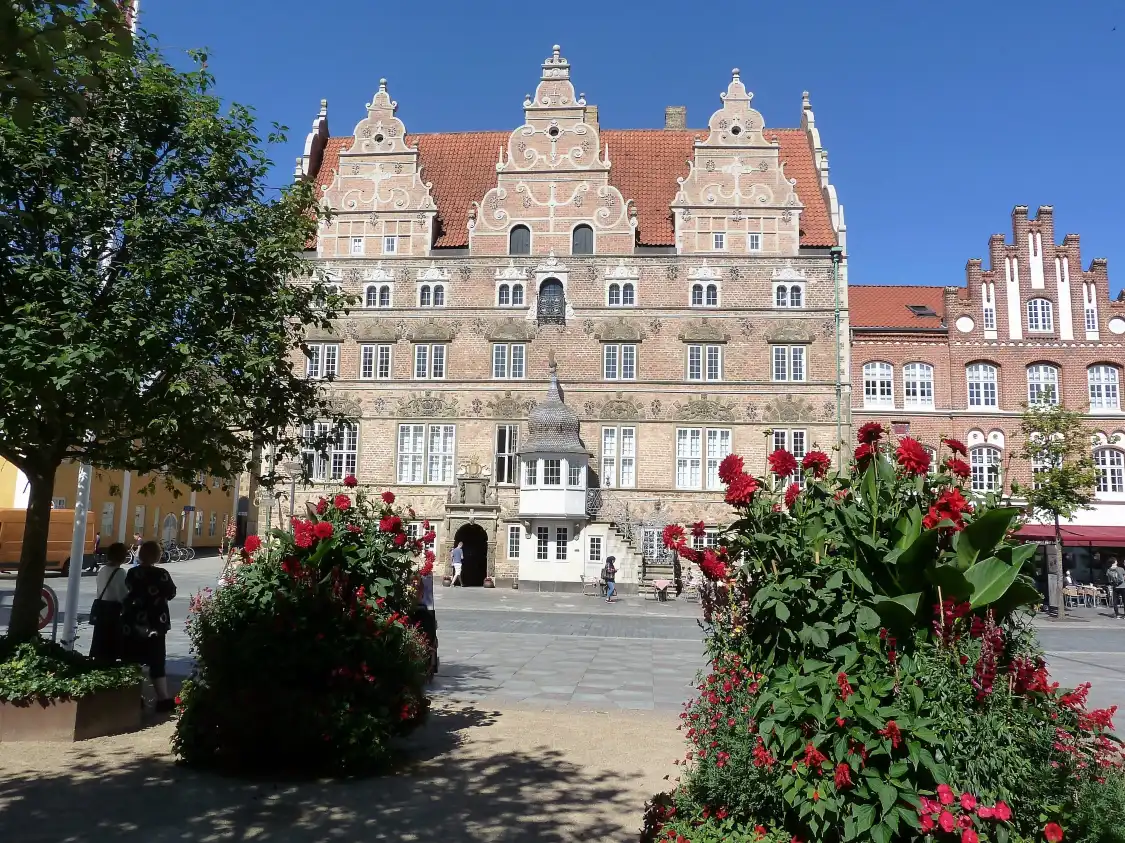 Hotels near Jens Bangs Stonehouse