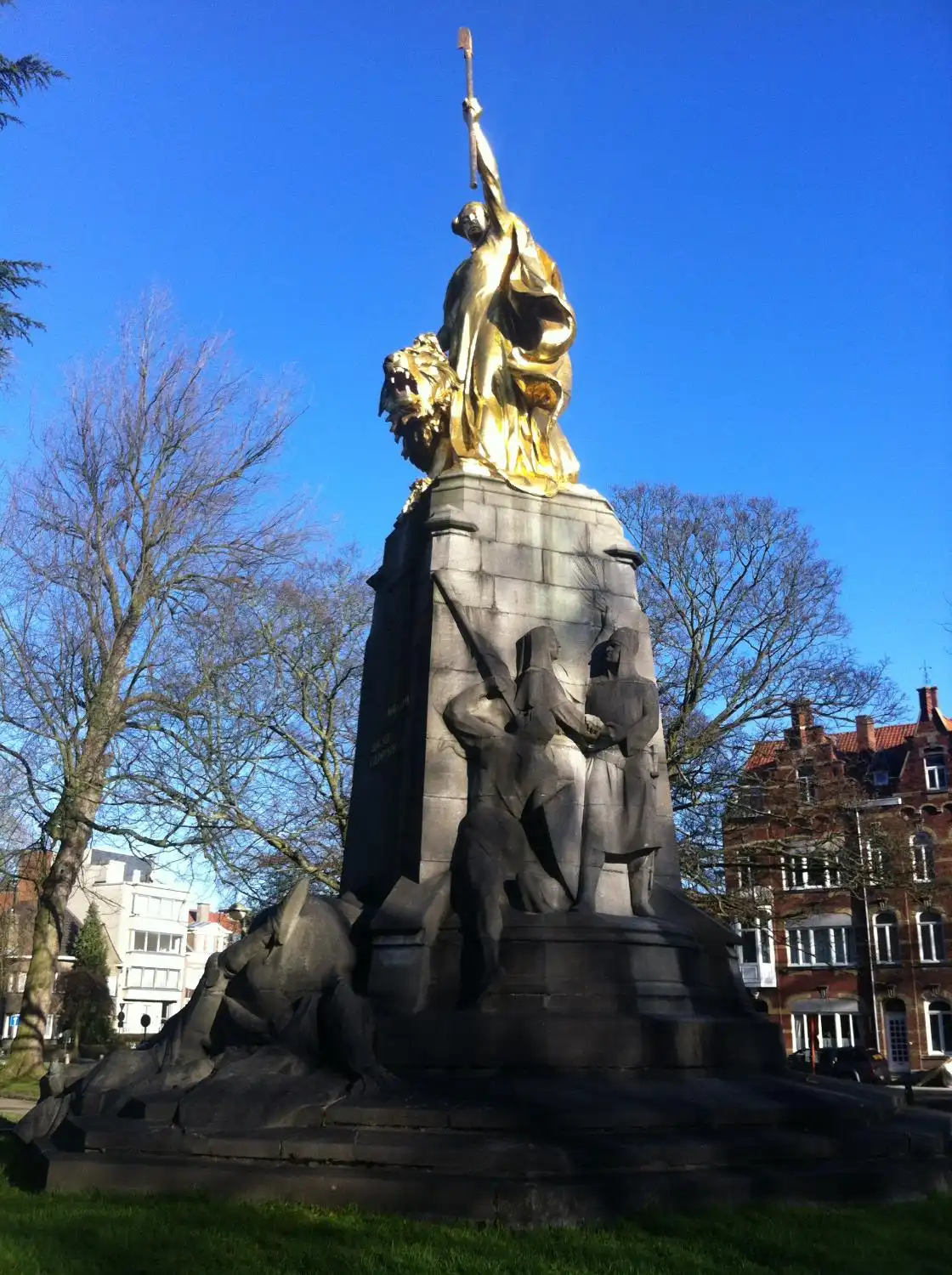 Các khách sạn gần Groeninge Monument