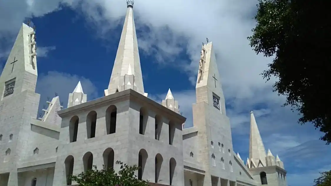 Hotels near Solomon's Temple, Aizawl