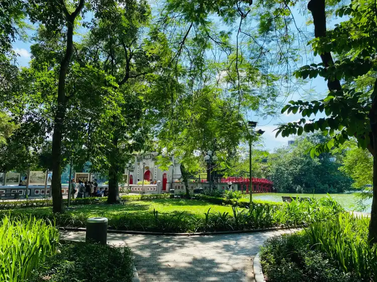Hotel dekat Cầu Thê Húc