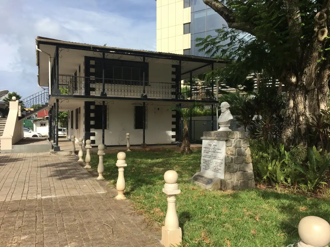 Hotels near Pierre Poivre Statue