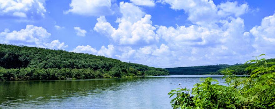 Suoi Lam Lake