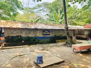 Alfamart Pertigaan teneng