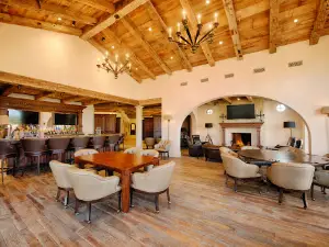 Houston Oaks Country Club & Retreat