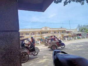 바로탁 뉘에보 퍼블릭 플라자
