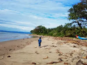 Pantai Badak Limau Yudha