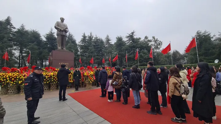 3_รูปปั้นบรอนซ์เหมา