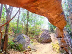 Tha Li Natural Bridge