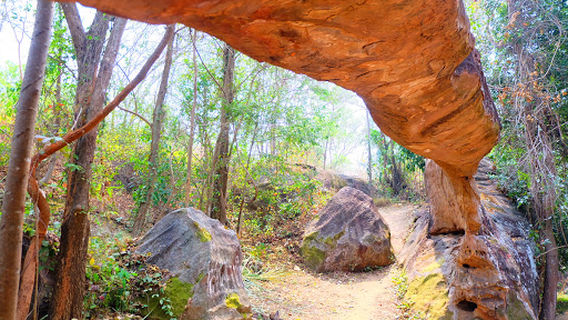 Tha Li Natural Bridge