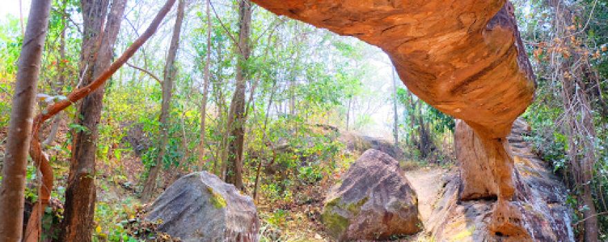 Tha Li Natural Bridge