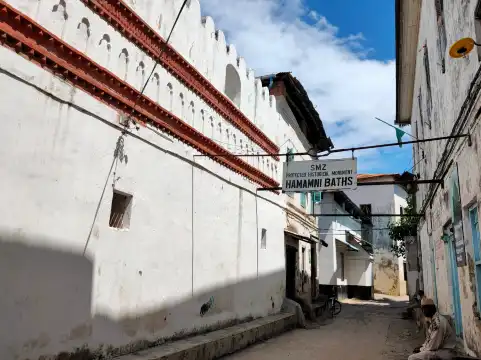 鄰近古波斯浴室的酒店