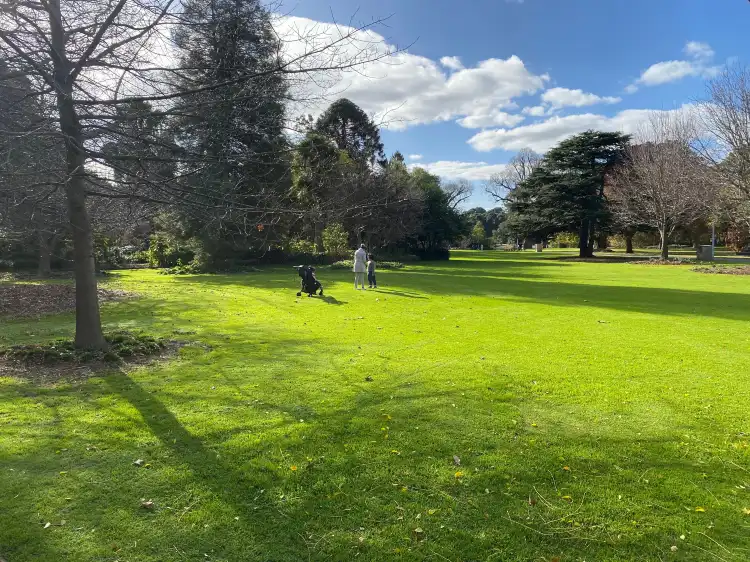 Hotel berhampiran The Rusty Duck Cafe & Larder