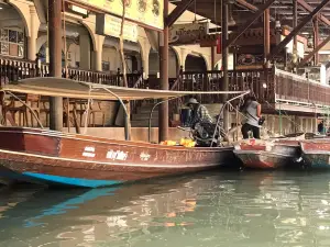Bangnoi Floating Market