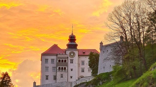 Pieskowa Skala Castle