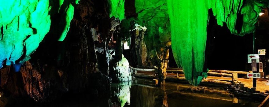Makidō Cave.