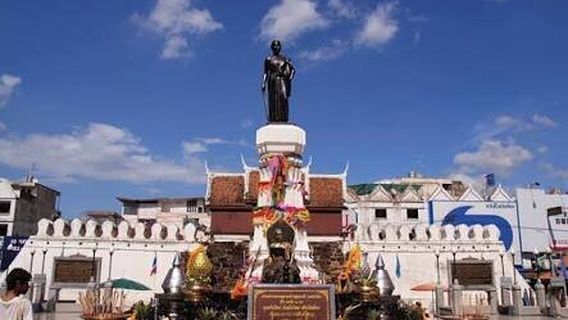 Thao Suranari Monument (Ya Mo)