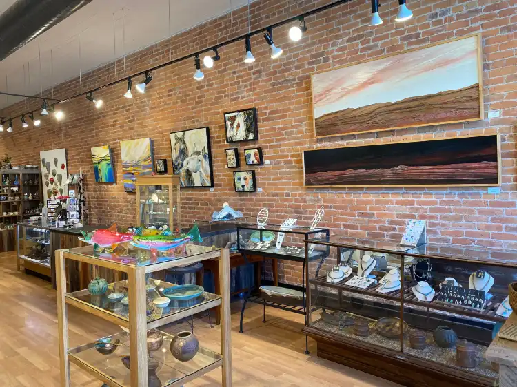 Hotels near Earthen Vessel Gallery