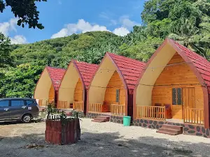 Wisata Pantai Tapandullu