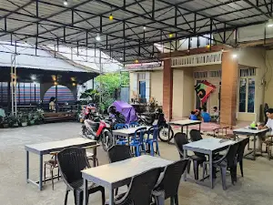 Tugu Karet Simpang Pinoh