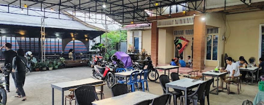 Tugu Karet Simpang Pinoh
