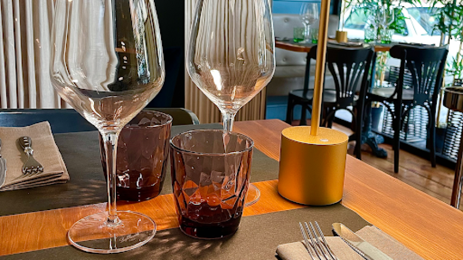 1990 Accademia Del Gusto