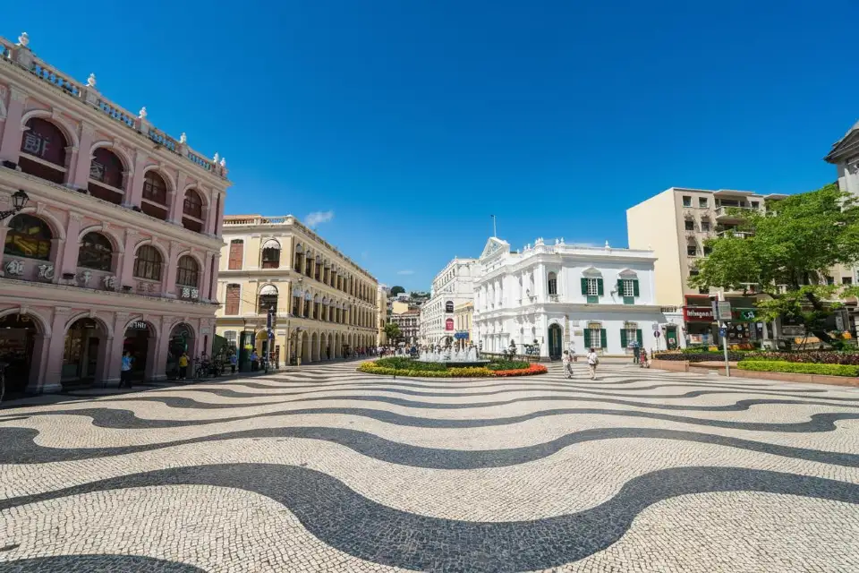 5_Senado Square