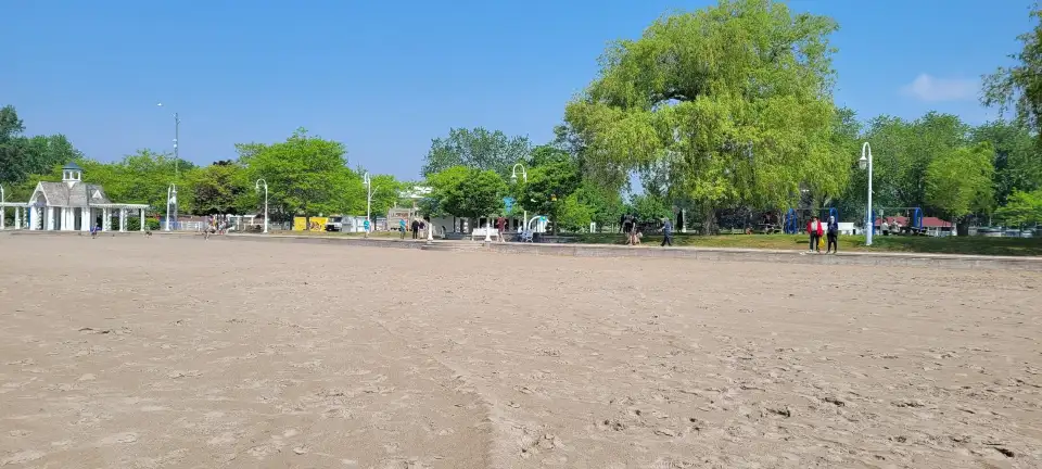 4_Cobourg Beach
