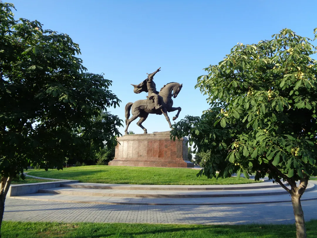 4_จัตุรัสอนุสาวรีย์อาเมียร์ ตีมูร์