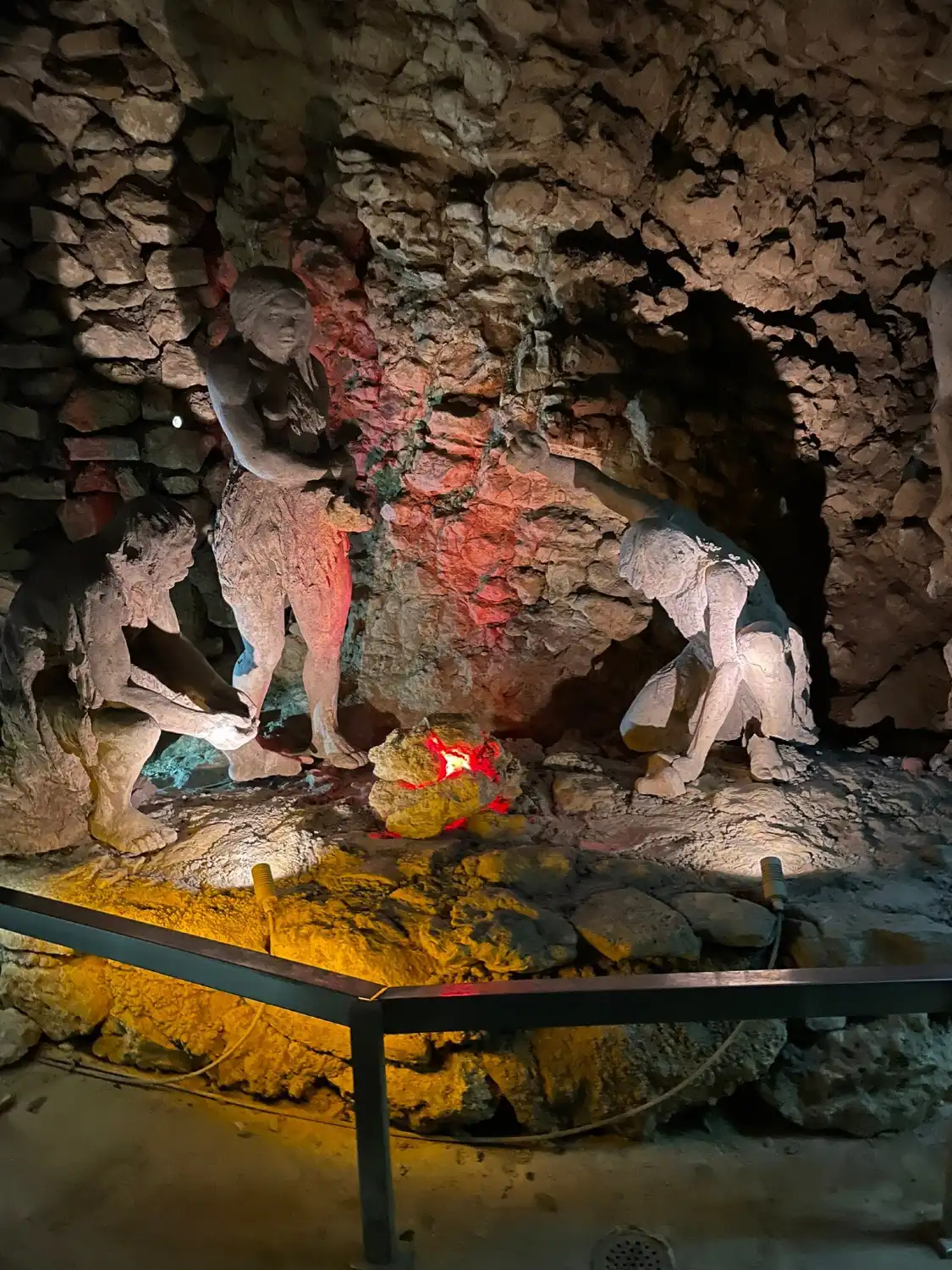 Hotels near Risovača Cave
