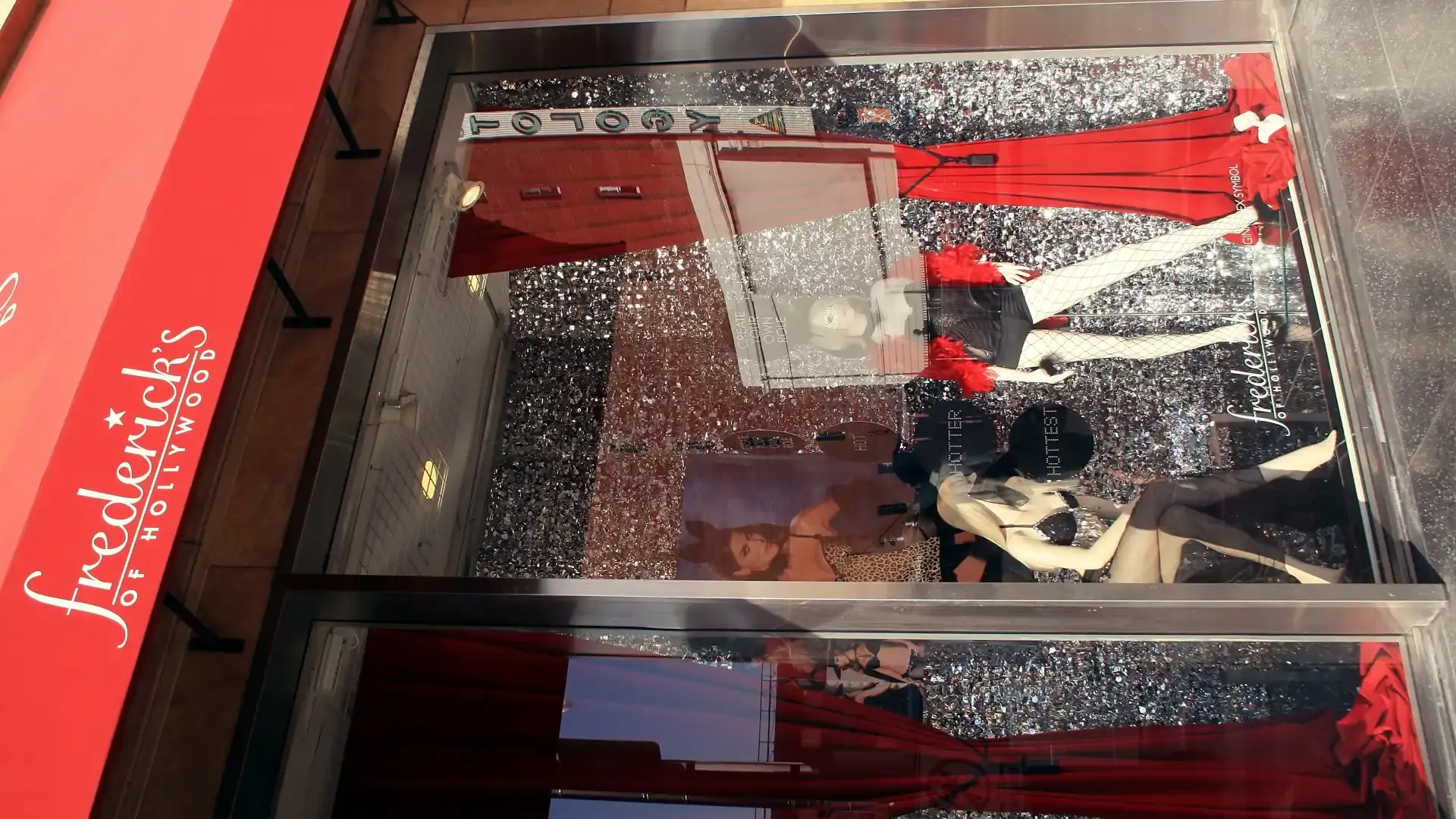 Hotels near Frederick's of Hollywood Lingerie Museum