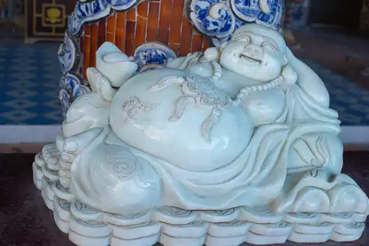 霊福寺 (リン・フオック寺)周辺のホテル