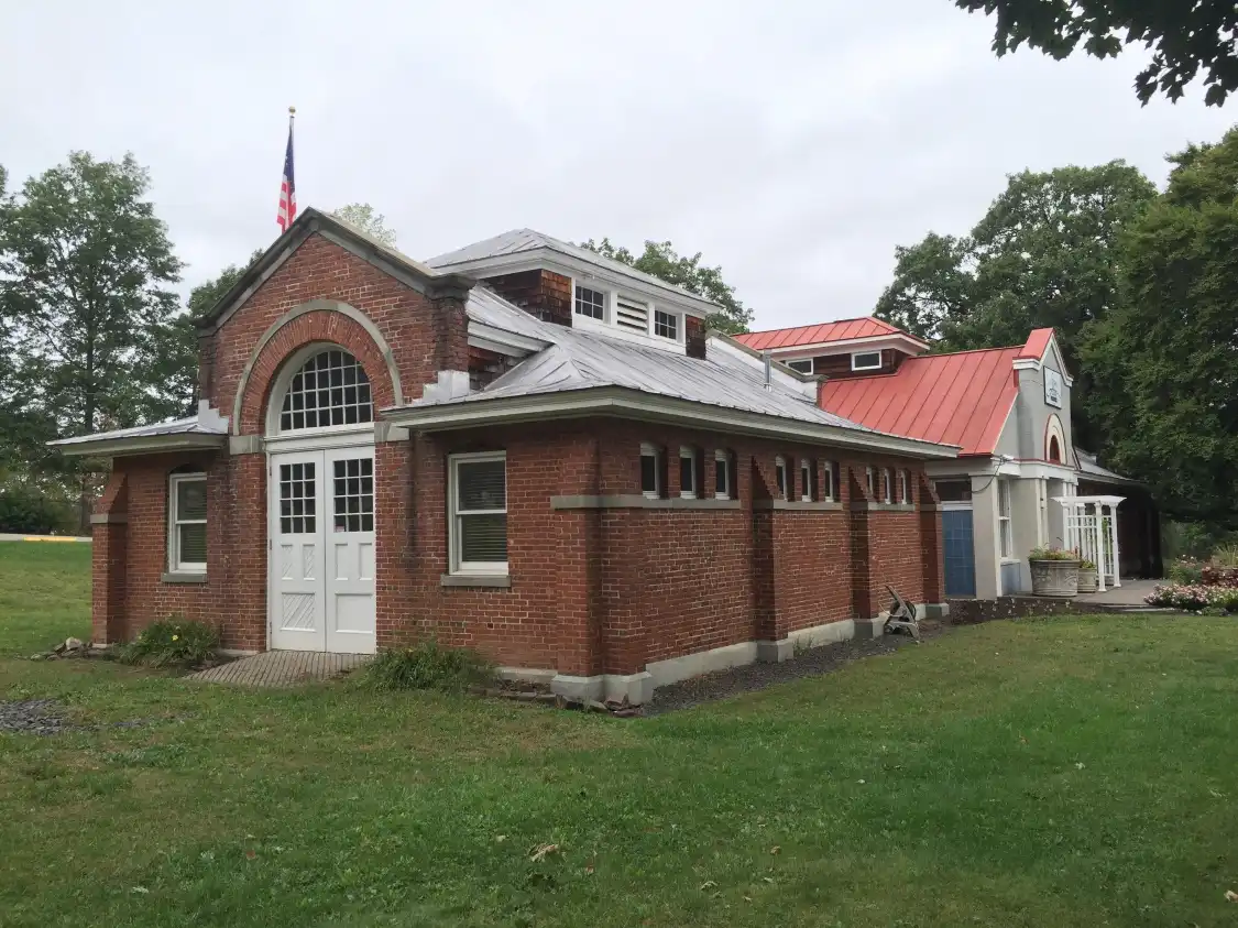 Hotels near Clifton Arts Center & Sculpture Park