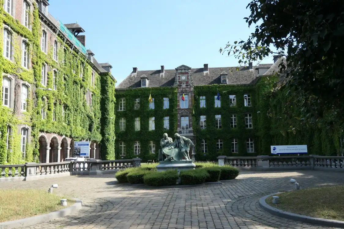 Hotels near Monument Guibal-Devillez
