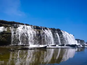 Pantai Karang Taraje Bayah
