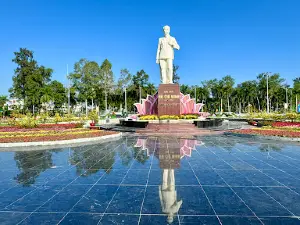 Tượng Bác Hồ Quảng Trường TP Sa Đéc