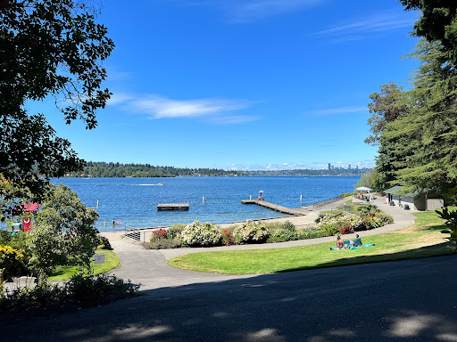 Compare 5 airports near Bellevue