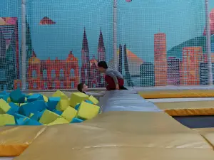 Батутный парк Космос