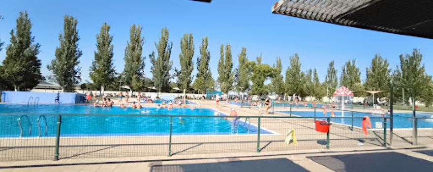 Olmedo Municipal Pool